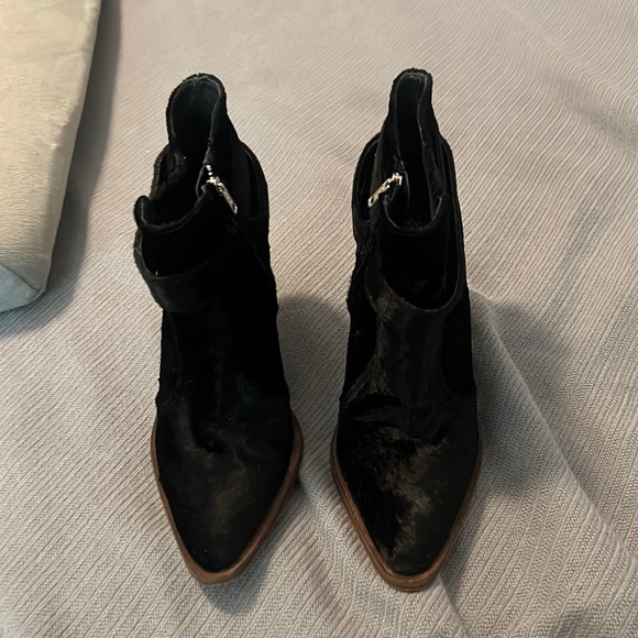 Elizabeth and James pointed toe ankle boots velvet  SZ 8 club wear going out - Picture 2 of 14